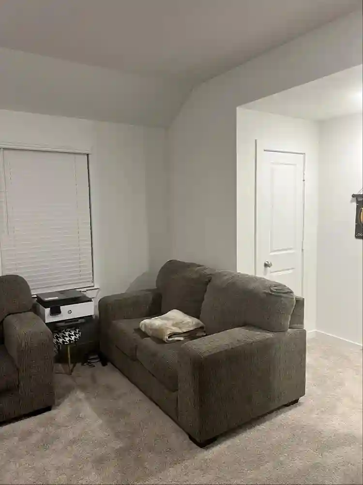 Room for rent-Available August 1