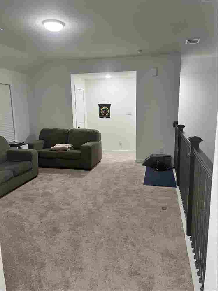 Room for rent-Available August 1