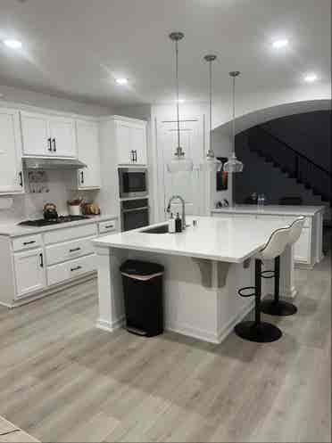 Room for rent-Available September 1