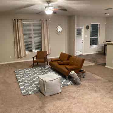 Spacious Room in W. San Antonio