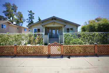 Room w/Private Entry/Deck/Yard/Gate