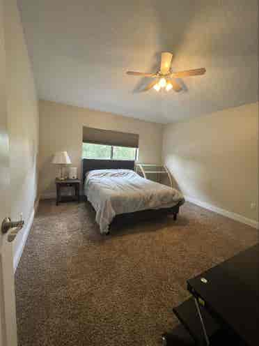 Rooms for rent with shared bathroom