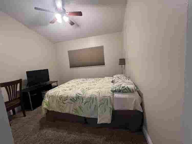 Rooms for rent with shared bathroom