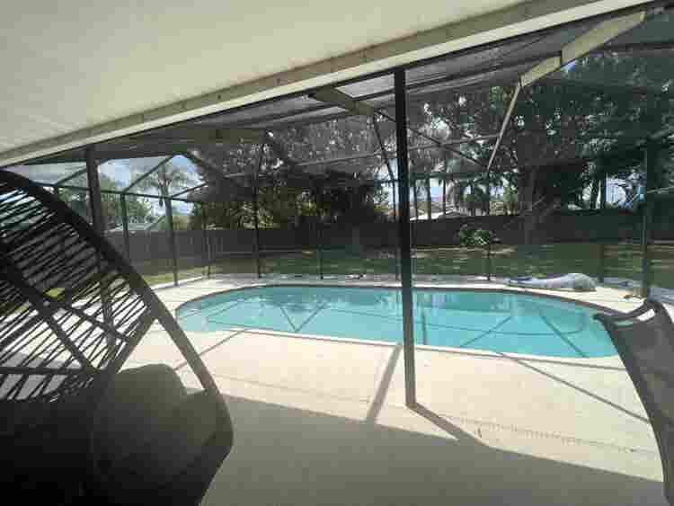 Rooms for rent with shared bathroom