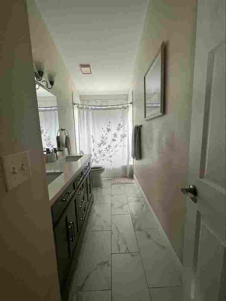 Rooms for rent with shared bathroom