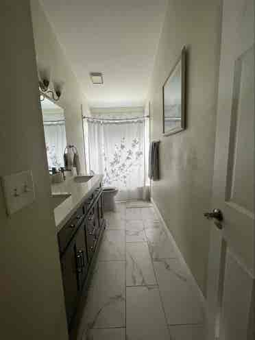 Rooms for rent with shared bathroom