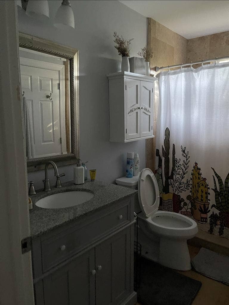 Great view room in a 
beautiful home