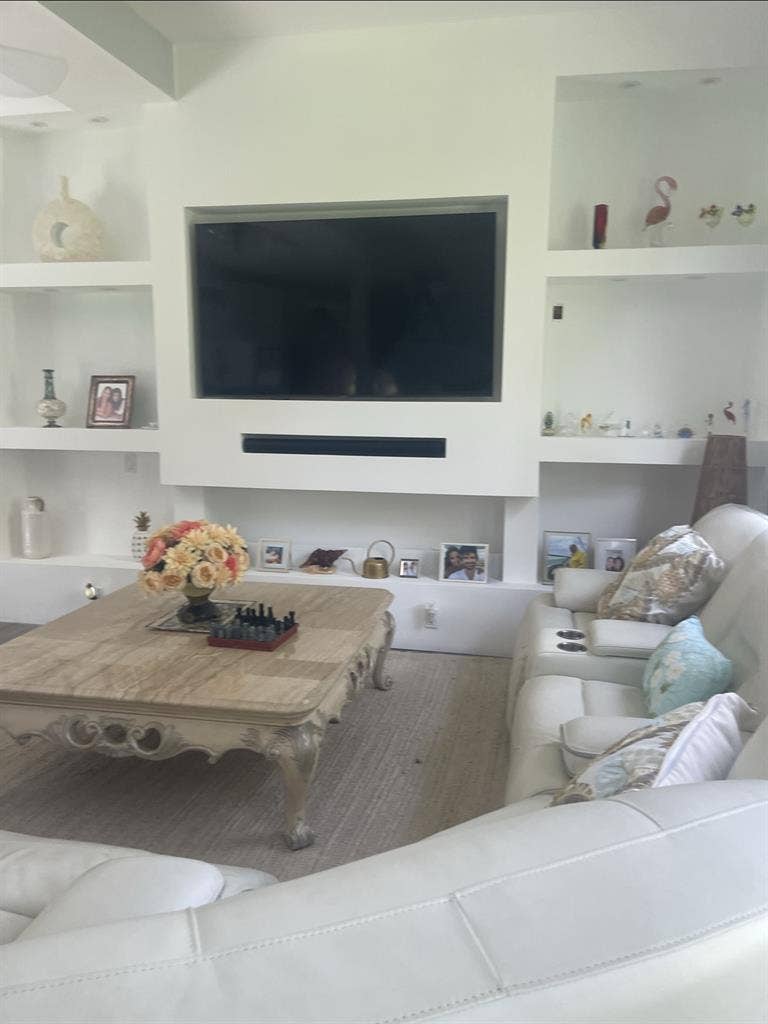 Great view room in a
beautiful home