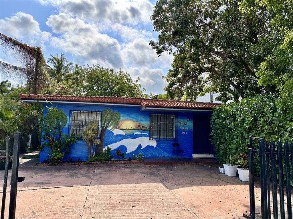 Bed in Miami/Little Havana