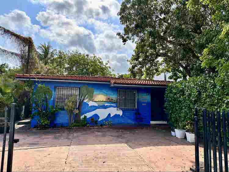 Bed in Miami/Little Havana