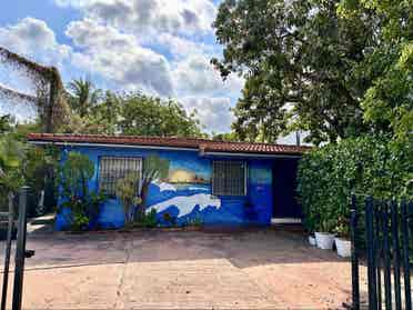Bed in Miami/Little Havana