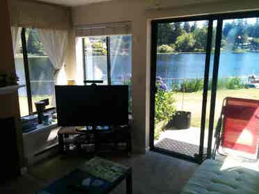 2 Bed Apt on the lake - short term