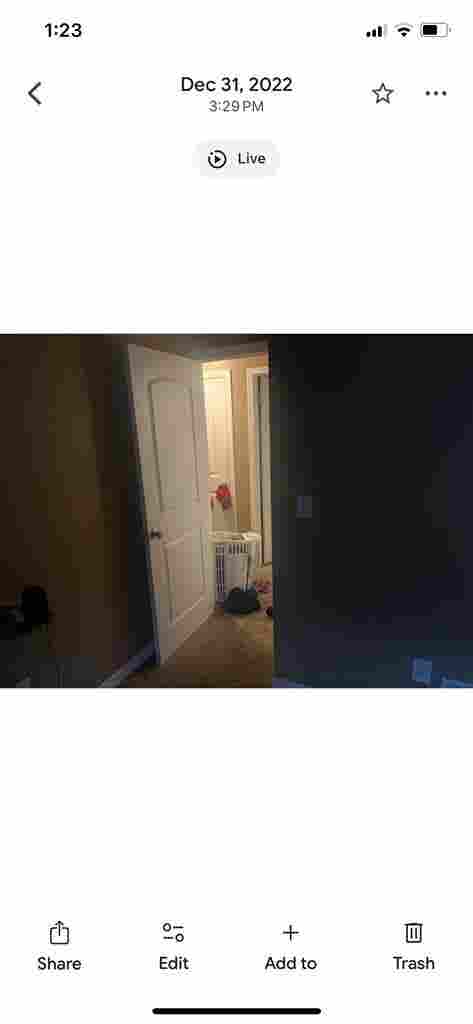 Big room, window, walk in
closet.