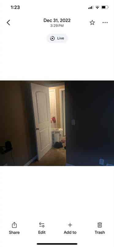 Big room, window, walk in
closet.