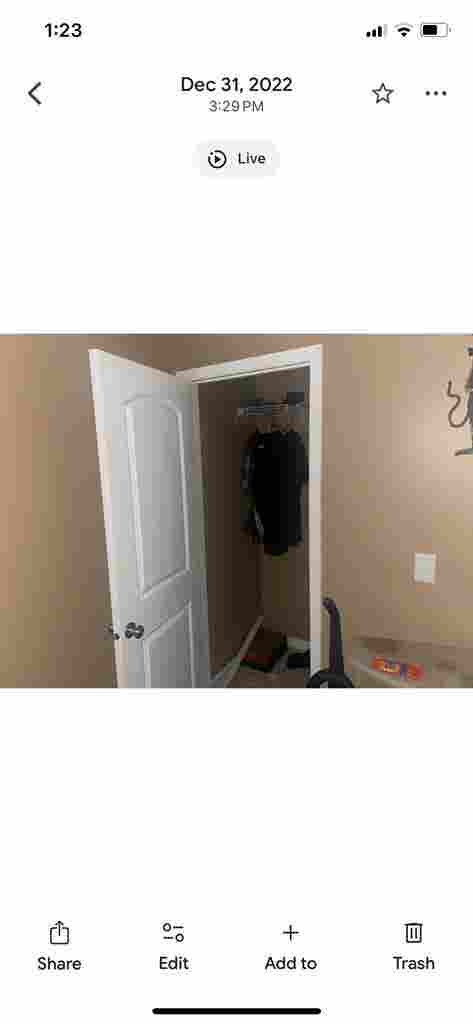Big room, window, walk in
closet.