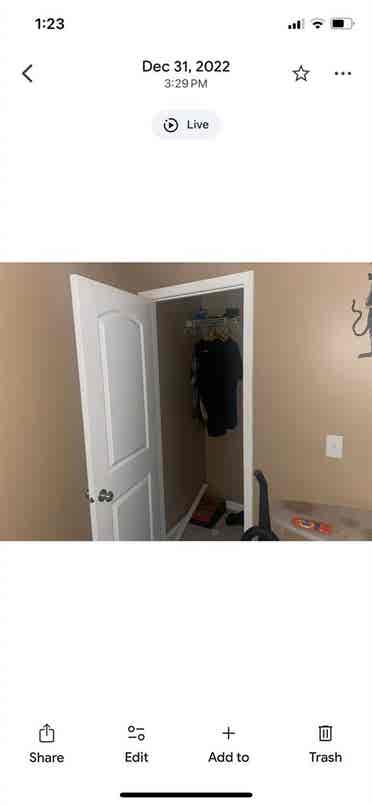 Big room, window, walk in
closet.