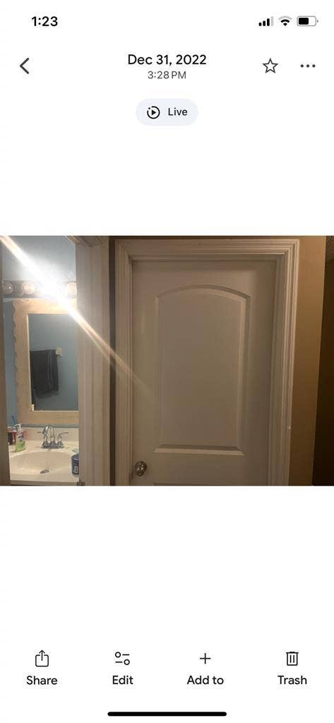 Big room, window, walk in
closet.