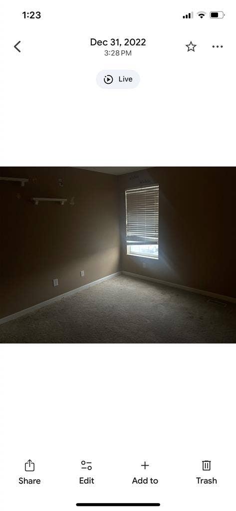 Big room, window, walk in
closet.