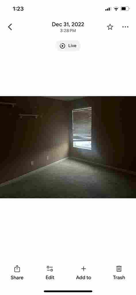 Big room, window, walk in
closet.