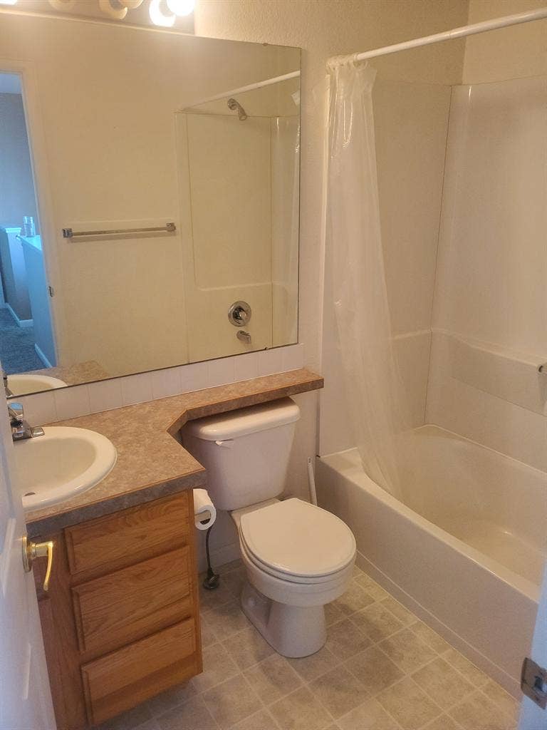 Single bedroom, full detached bath