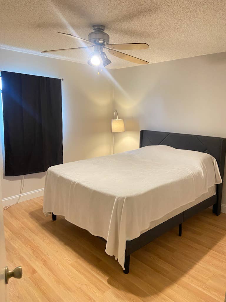 Looking for female roommates