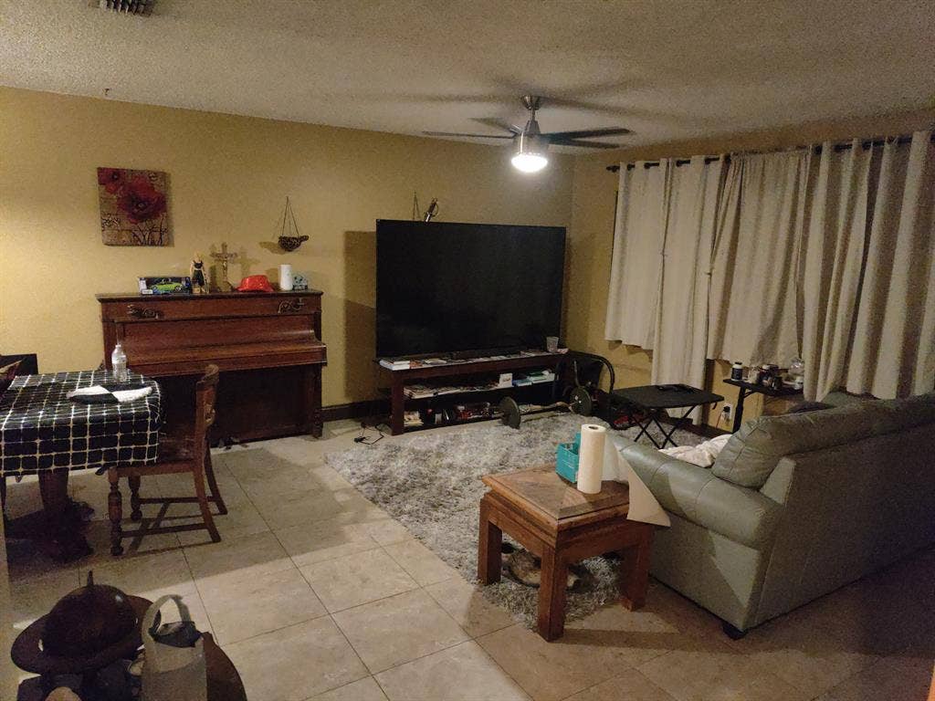 Looking for female roommates