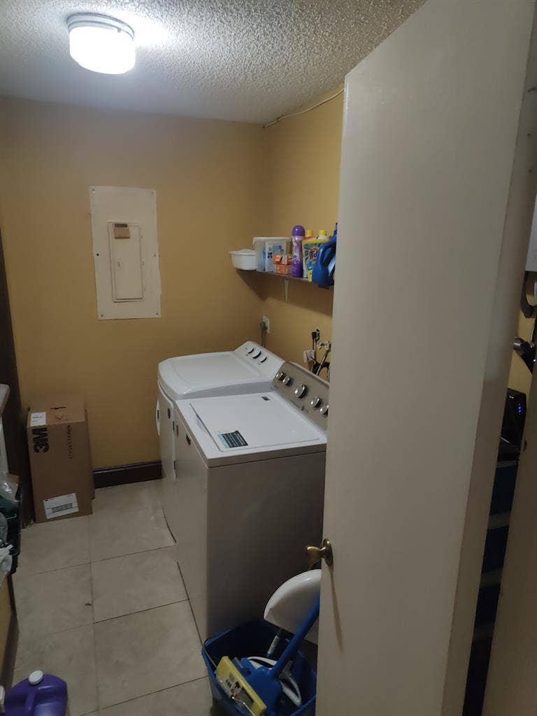 Looking for female roommates