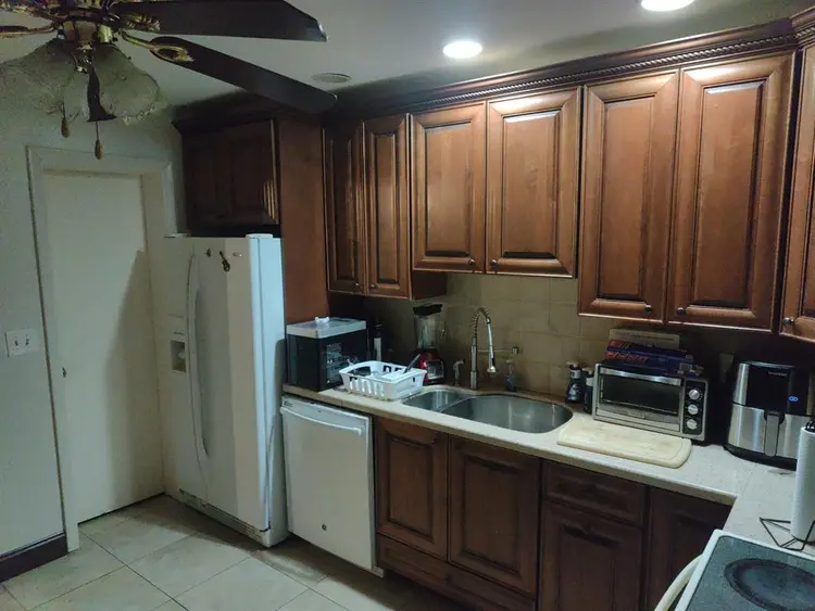 Looking for female roommates