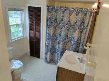 2ndFlr Lrg BR w/Shared Bath-Furnshd