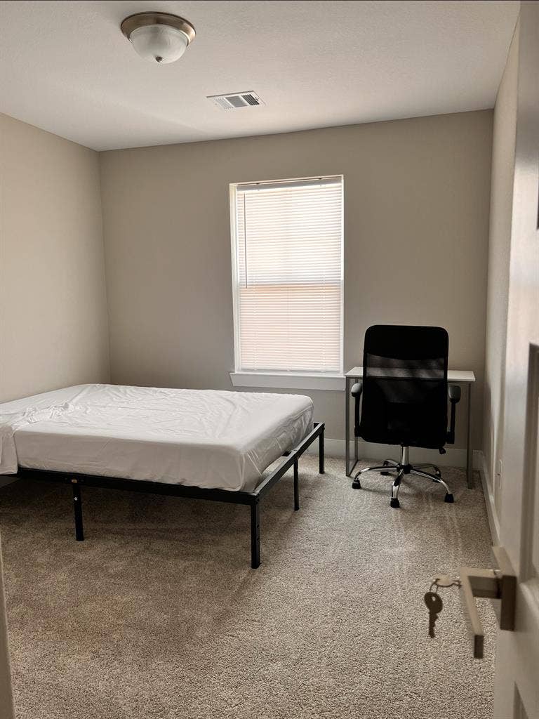 Cozyfurnished bedroom Primelocation
