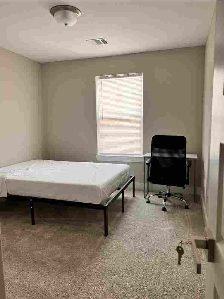 Cozyfurnished bedroom Primelocation