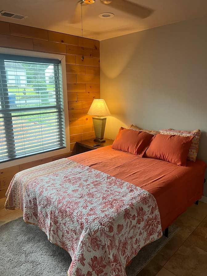 Room 4 Rent/Shared Bath w/ 1 person