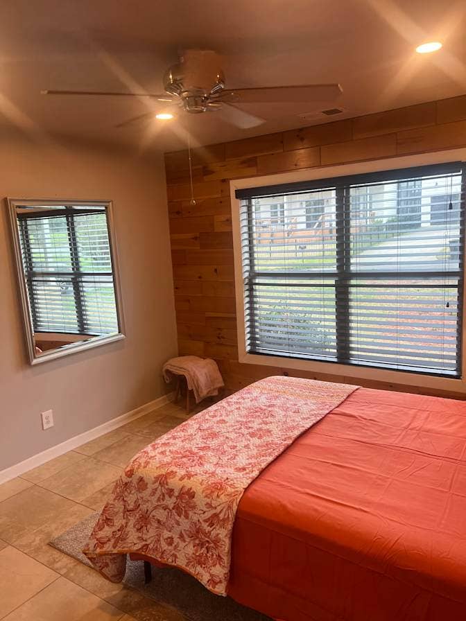 Room 4 Rent/Shared Bath w/ 1 person