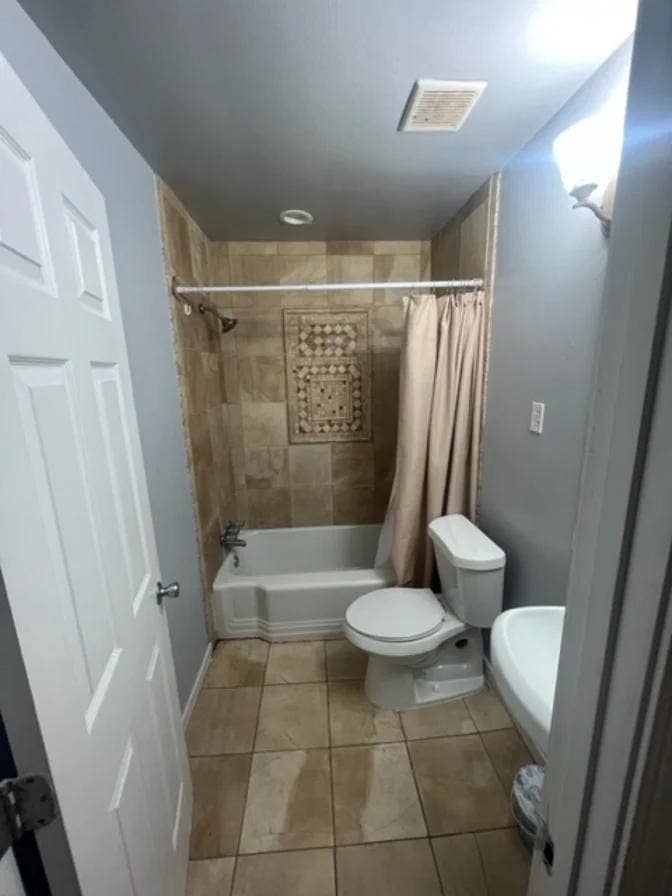 Room 4 Rent/Shared Bath w/ 1 person