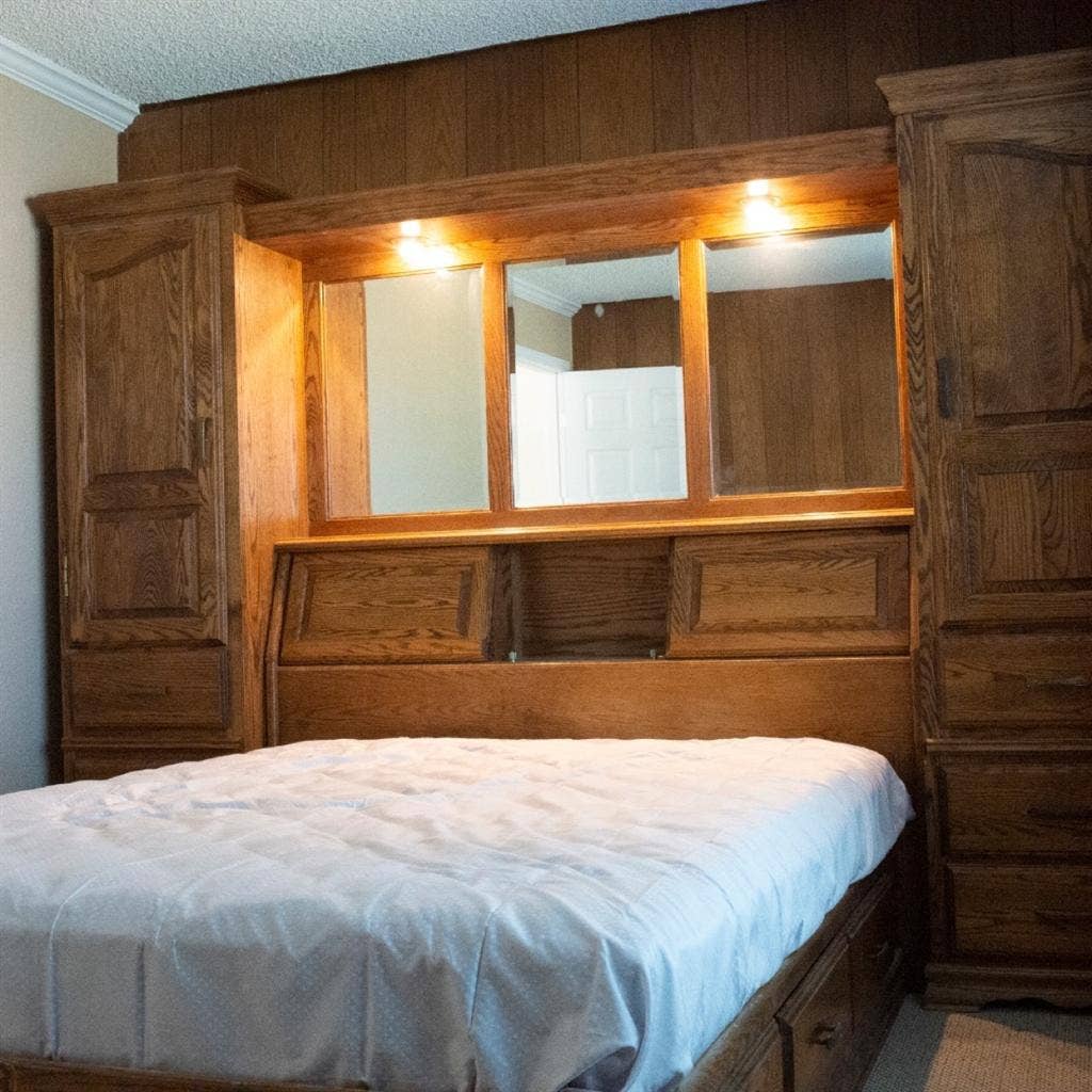 Furnished Room Walk-in Closets