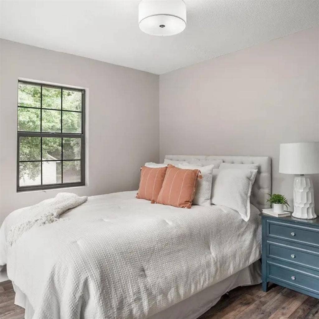 Master bedroom private bathroom