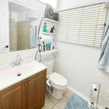 Room for rent in Granada Hills