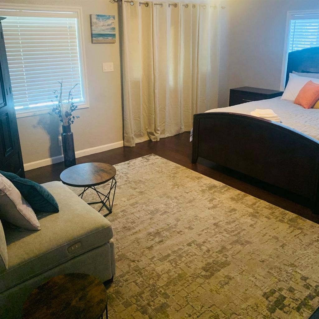 Room in downtown riverside