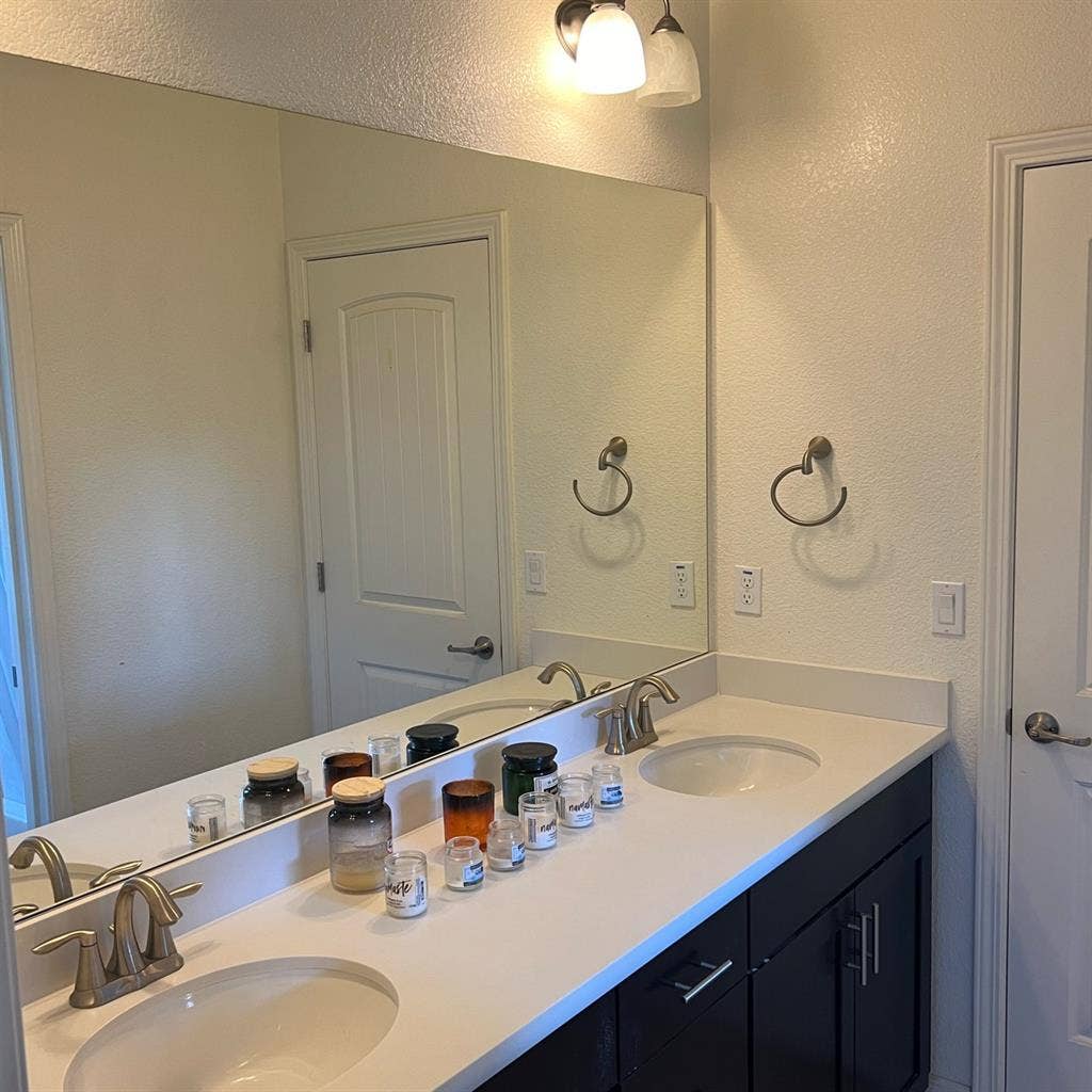 Room for Rent in Roseville –