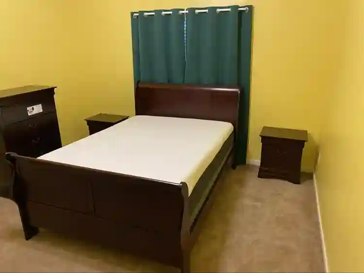 Private room private bath in 5 bed