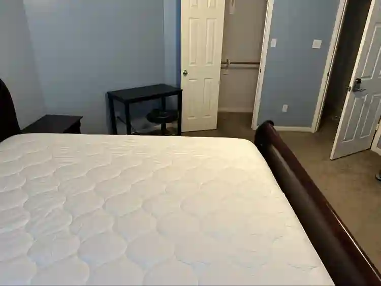 Private room private bath in 5 bed