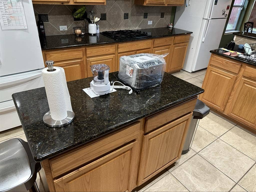 Private room private bath in 5 bed