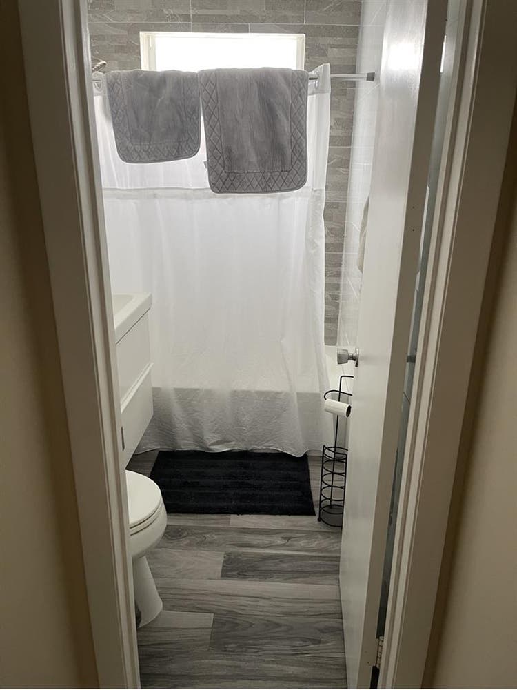 1 Room available in Homestead.
