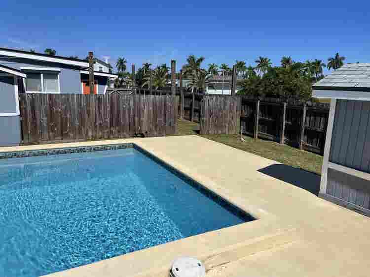 1 Room available in Homestead.