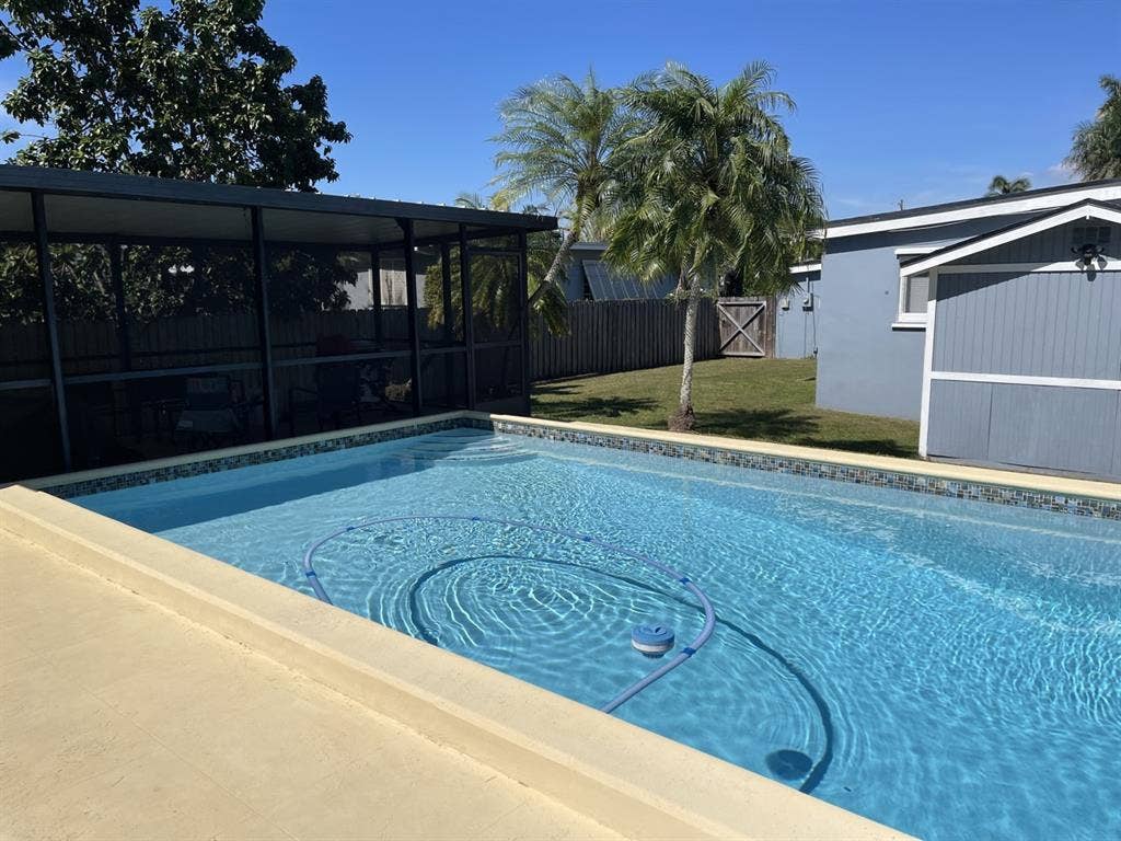 1 Room available in Homestead.