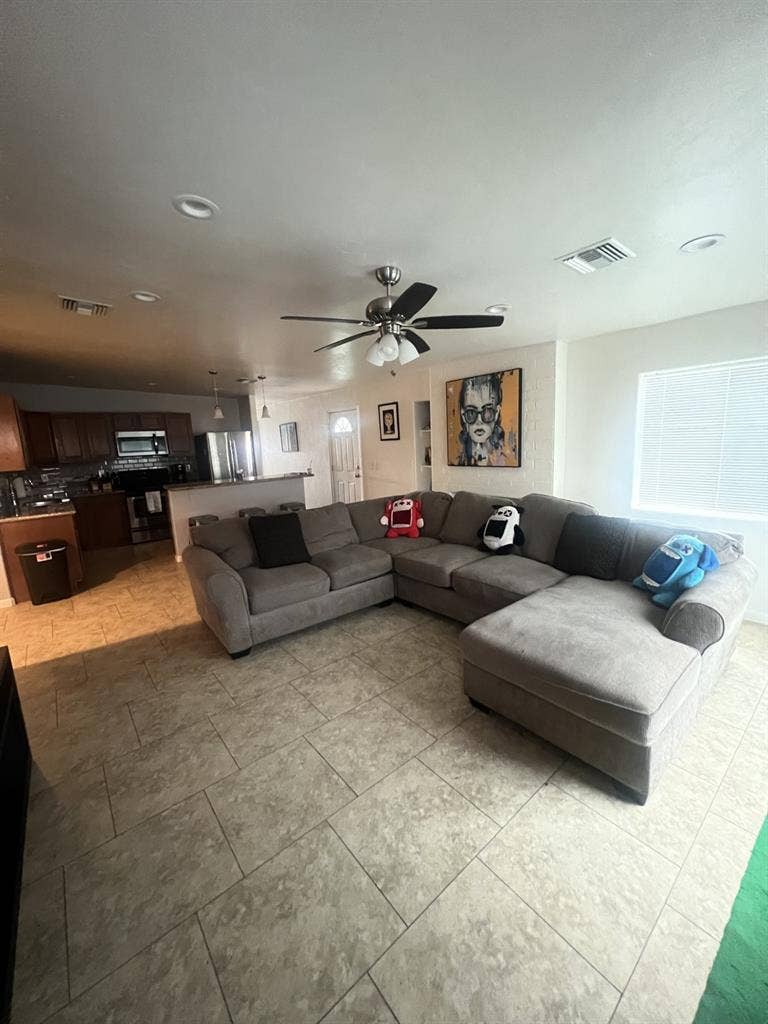 Looking for 2
Roommates ba