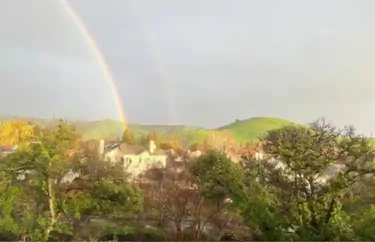 Beautiful Rolling Hills area Room