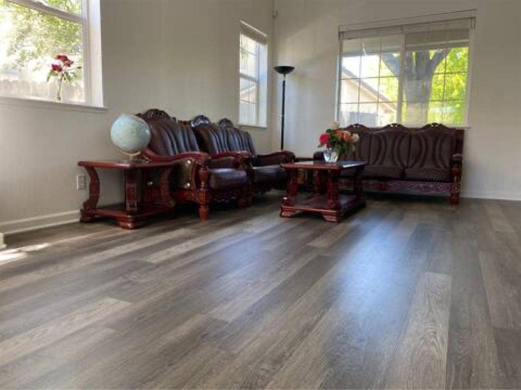 Beautiful Rolling Hills area Room