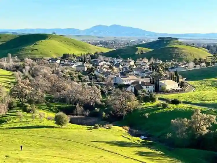 Beautiful Rolling Hills area Room