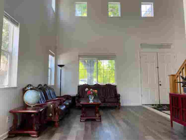 Beautiful Rolling Hills area Room